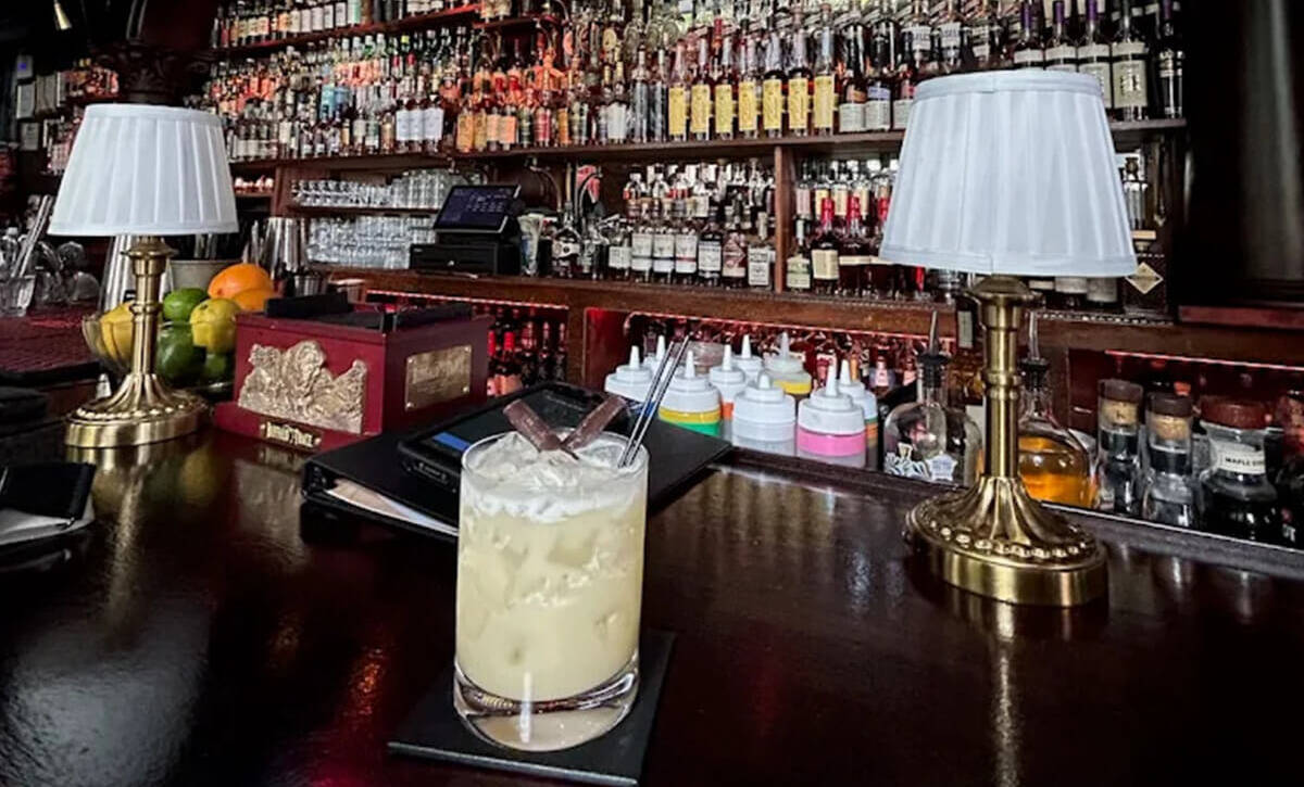 Open Bar or Consumption? Choosing the Right Drink Package for Your Event Budget