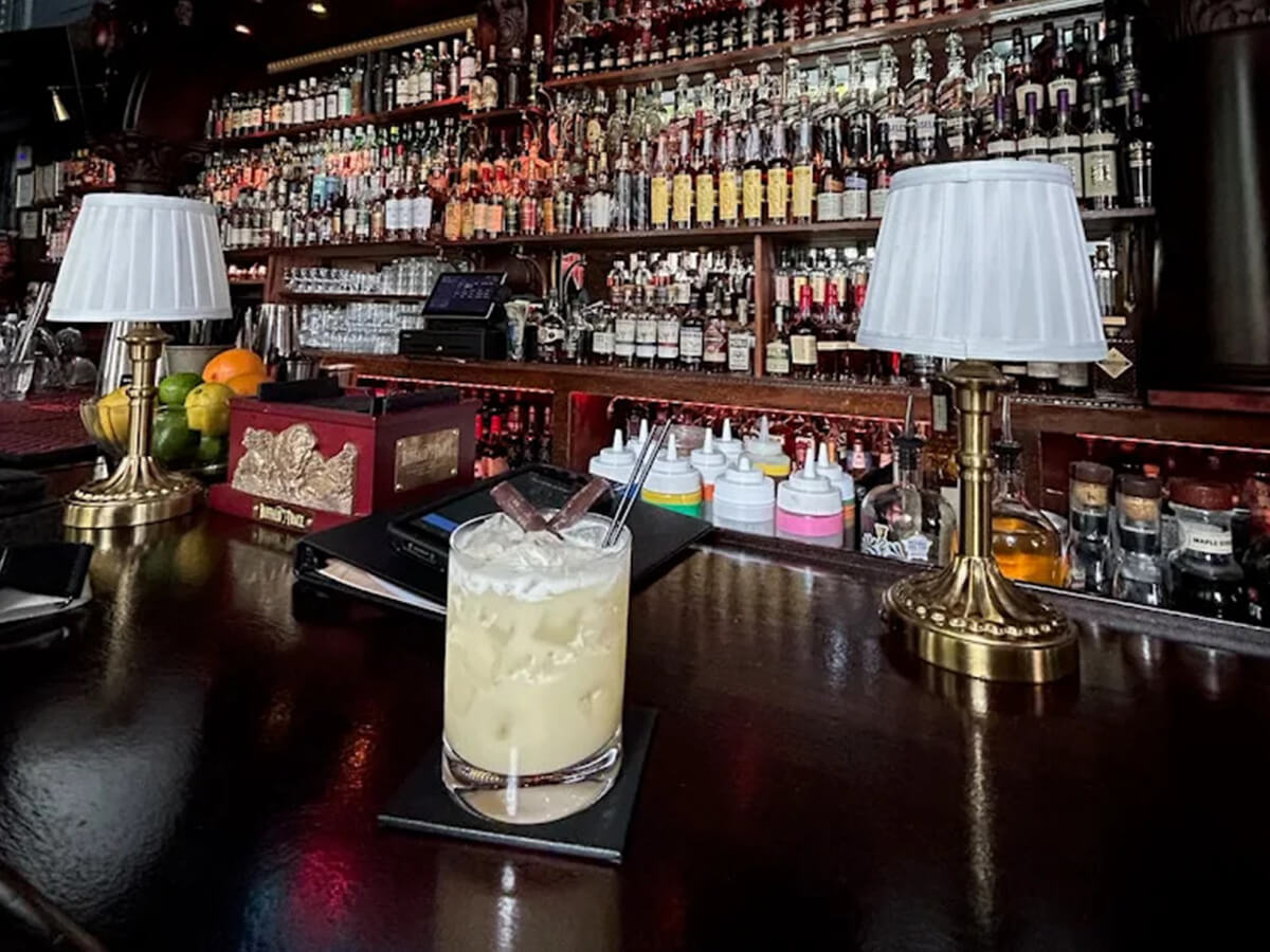 Open Bar or Consumption? Choosing the Right Drink Package for Your Event Budget