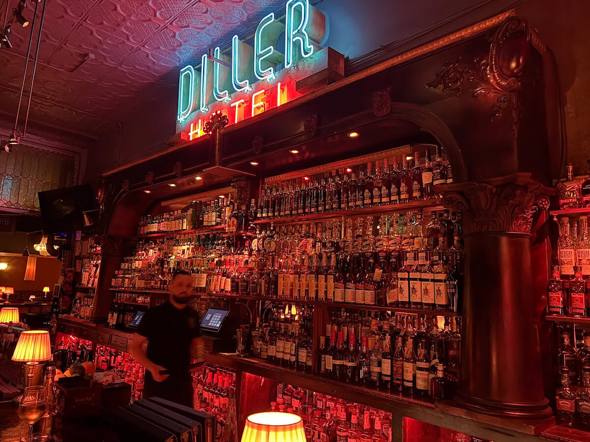 Double the Fun: How to Plan a Successful Date Night at a Bar