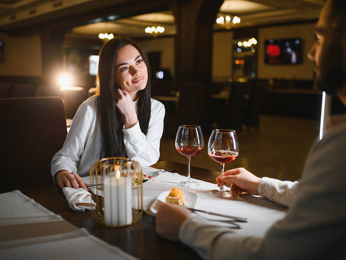 The Anatomy of a Perfect Date Night Menu: Small Plates and Signature Cocktails