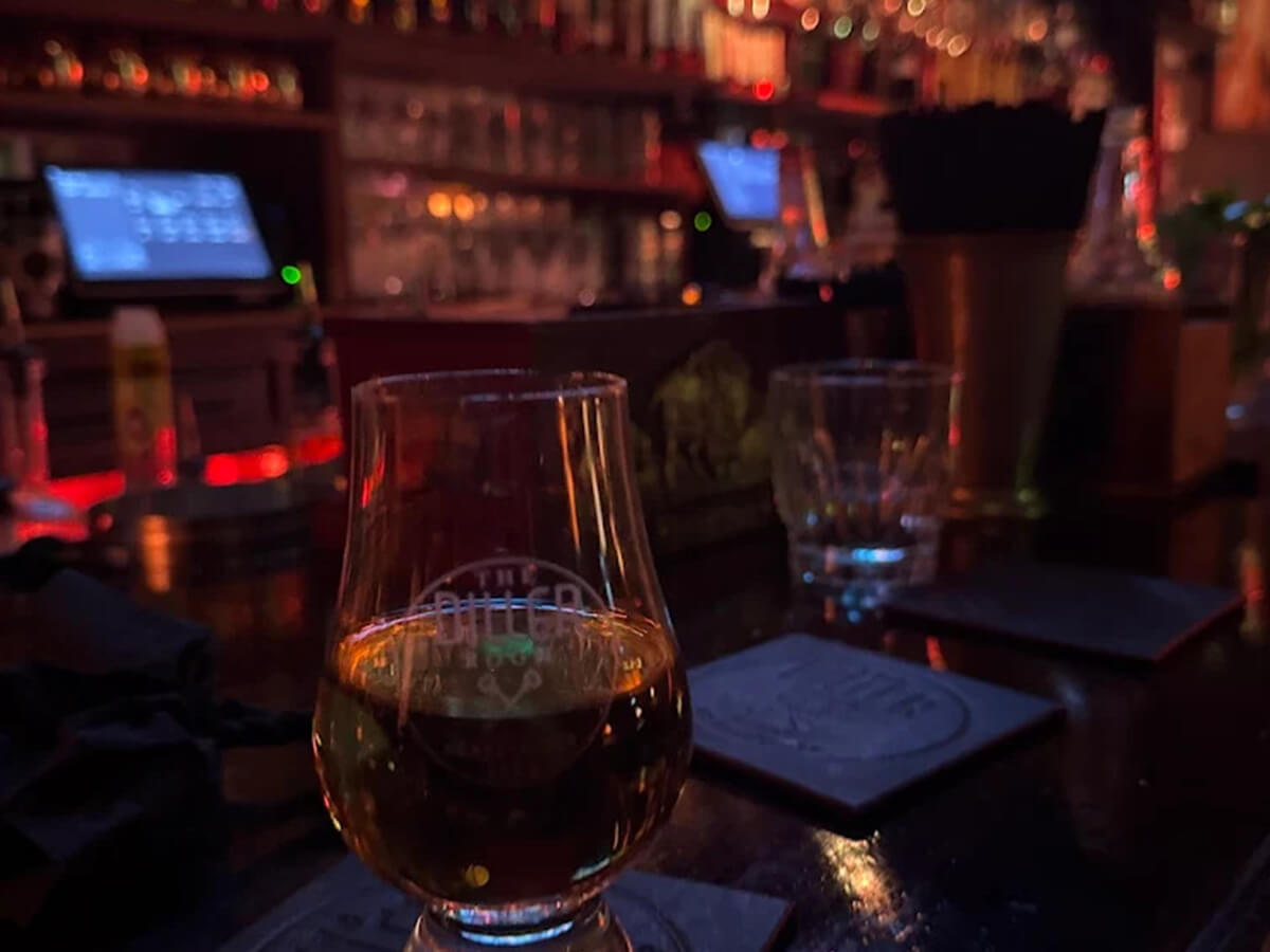 Open Bar or Consumption? Choosing the Right Drink Package for Your Event Budget