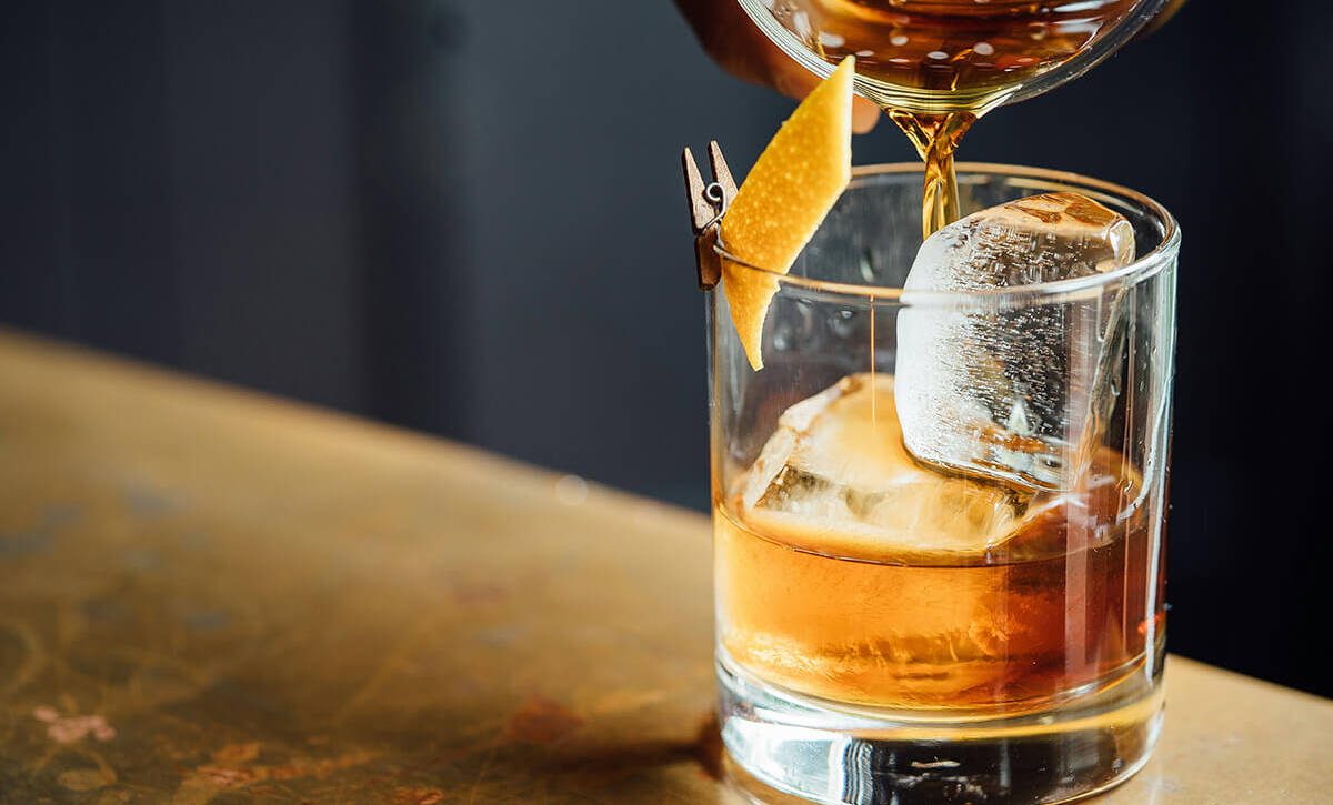 Why-Does-the-Setting-Matter-for-Dark-Spirits-7-Ways-Environment-Enhances-the-Sip